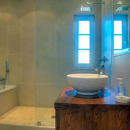 Sleeps 9 Pool Air Con Wifi 빌라